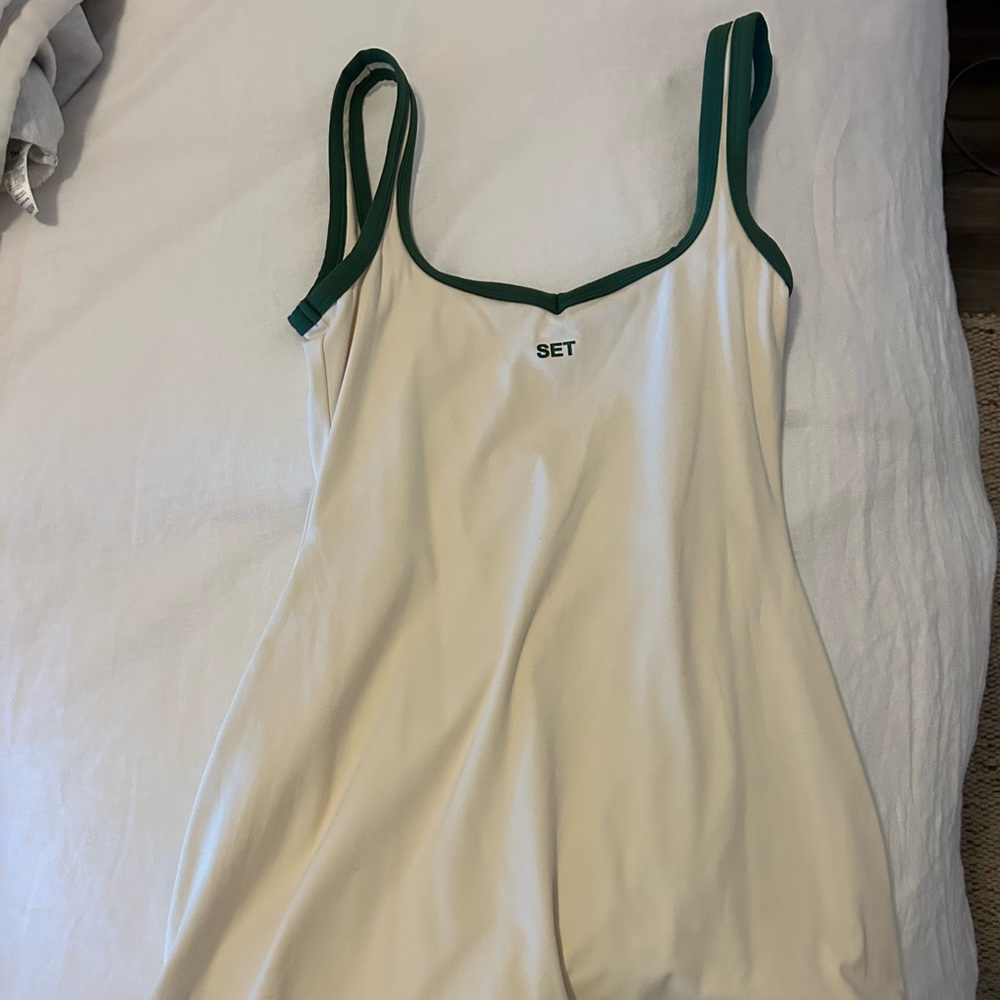 SET ACTIVE DRESS